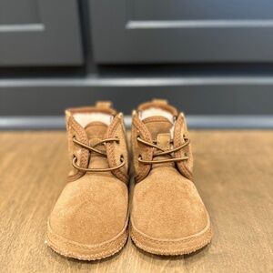 Baby UGG brown boots fleece lined size 04/05, excellent condition